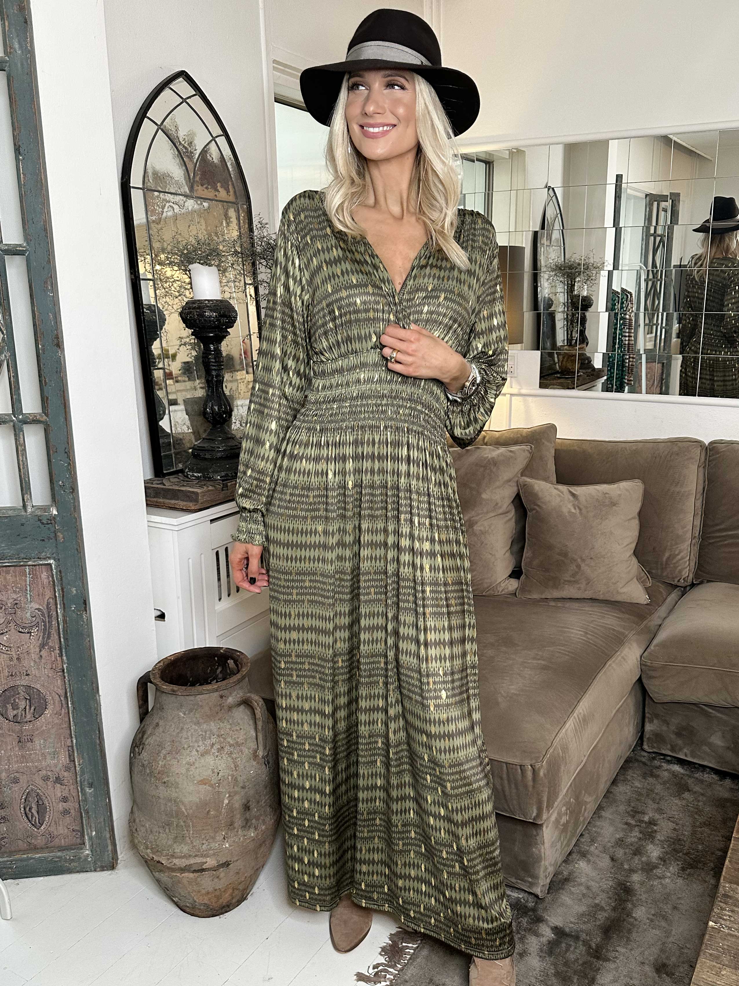 Pams Stripe L/S - Elastisk mønstret kjole med gulddetaljer